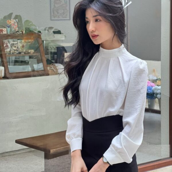 Áo Lụa Cổ Nhún Kem